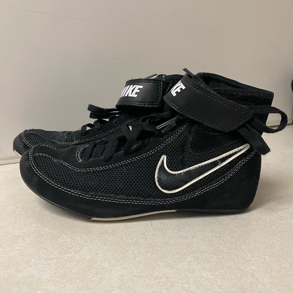 Nike wrestling shoes
